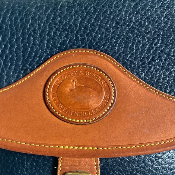 Vintage Dooney & Bourke Square Carrier Crossbody in Navy and Tan - Picture 2 of 13